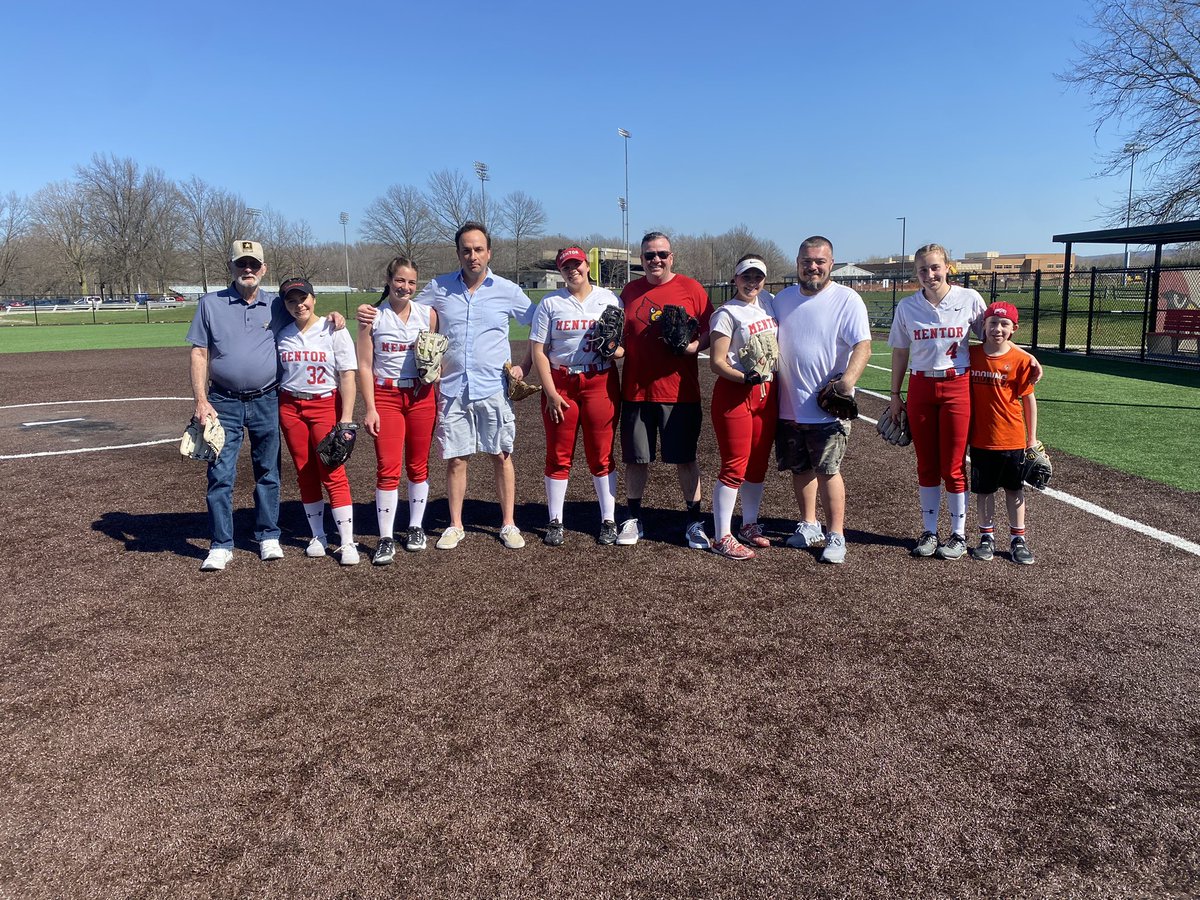 MHSsoftball2025's tweet image. Love this group of girls! Thanks to all for making senior day so special ❤️❤️