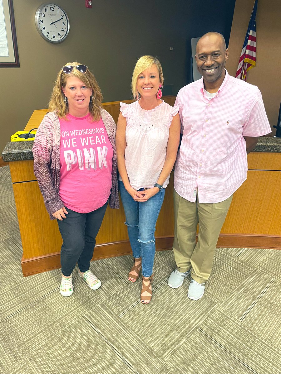 MLEPrincipal's tweet photo. The color pink brought us together, but our passion for creating inclusive school communities kept the conversation flowing.
#JoyfulLeaders #R7Proud #Culture #DIGNITY #servicethestory #edchat https://t.co/vNWICcBzWv