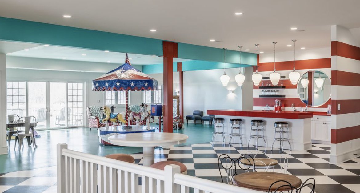 InsaneEstate's tweet photo. Zionsville, Indiana. This house is 6 beds and 15 bathrooms with 25,133 square feet. It features mini bowling, a full arcade and old school diner. Currently listed for $11.9 million, could you imagine growing up here? https://t.co/GXL9LiSA0r