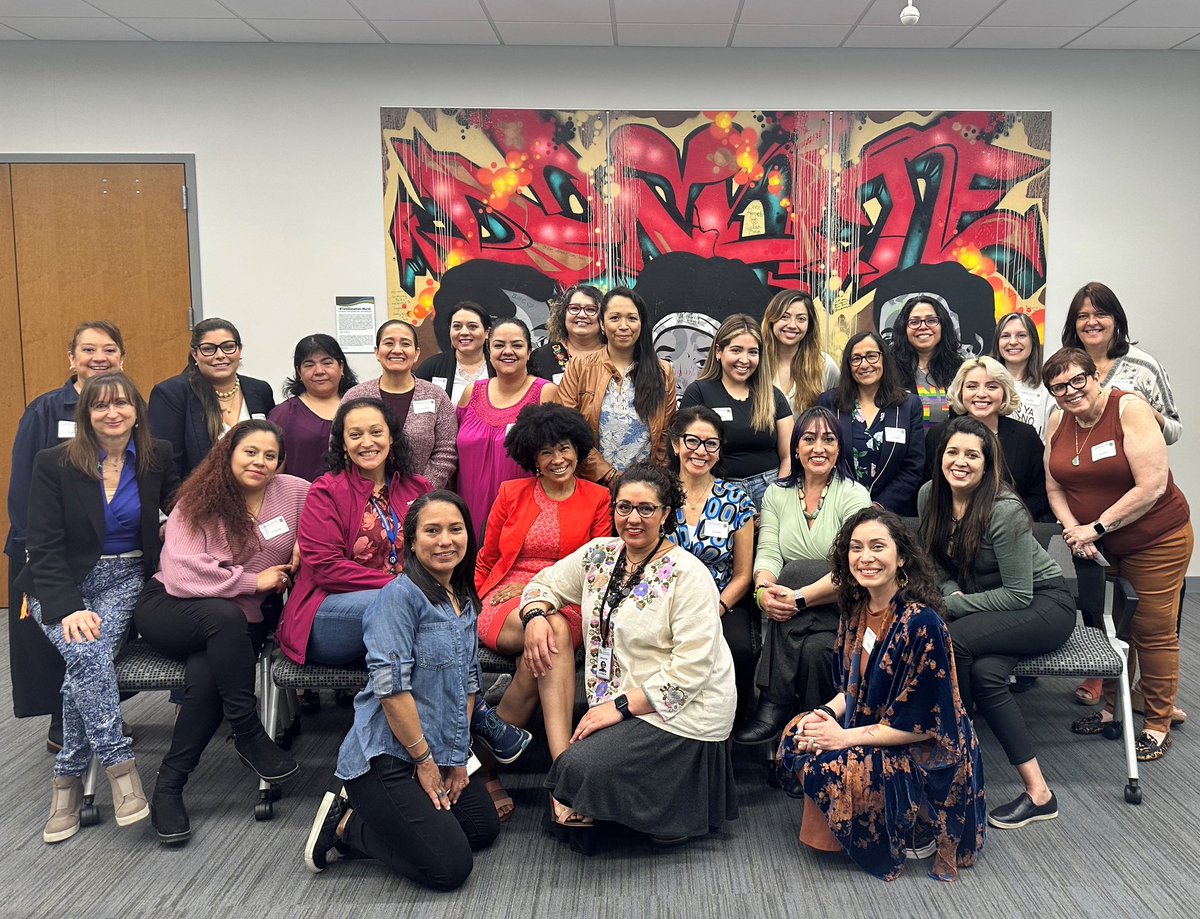 Mabyalmiron's tweet photo. Hablando De Lo Que Mas Importa- 🌍 #MujeresLatinas #WomenLeadership https://t.co/CVKSRlmzox