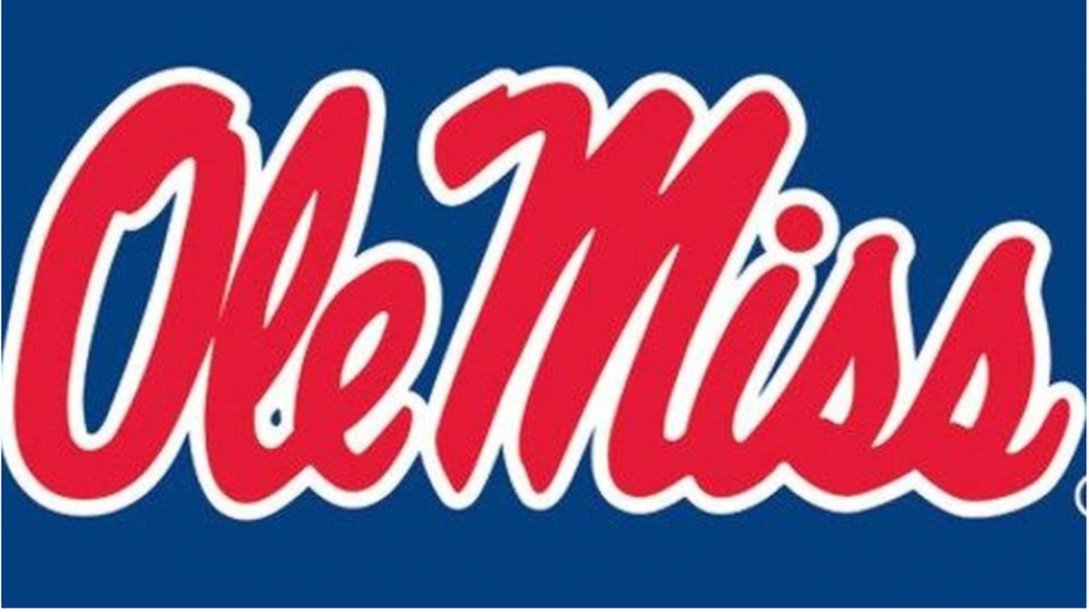 NYPayne58's tweet photo. Blessed to receive my first offer from Ole Miss. Go Rebels!!!!!!! @OleMissFB @UCF_Football @GatorsFB @LouisvilleFB @FSUFootball @FAUFootball @CanesFootball @AuburnFootball  @AlabamaFTBL @OhioStateFB @uscfb @UCLAFootball @GeorgiaFootball @UMichFootball @GreenWaveFB https://t.co/c6UXWMEFen