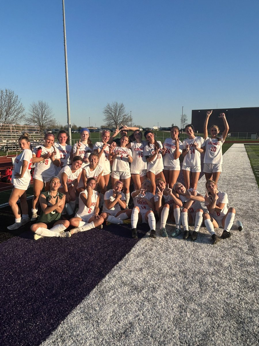 KirkwoodSoccer's tweet photo. Congrats to the V girls on coming back after down 2 goals to get the dub 3-2. Goals by Naumann, Borbonus, Bendoff. Assists by Mueller, Vines, and Bendoff. Giesler with another win! #rara #kirkwoodsoccer https://t.co/vqgrZOhP8J