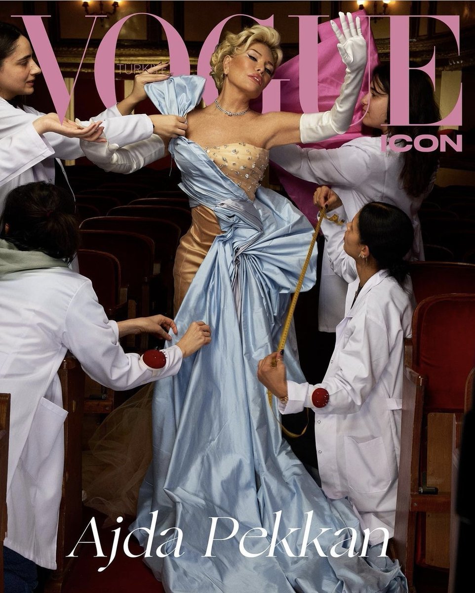 Süperstar Ajda Pekkan Vogue dergisine kapak oldu! magazinsortie.com/medya/supersta… #MagazinSortie @magazinsortie aracılığıyla #AjdaPekkan #Vogue #vogueteam #VogueTurkiye #VogueTurkey #VogueMagazine
