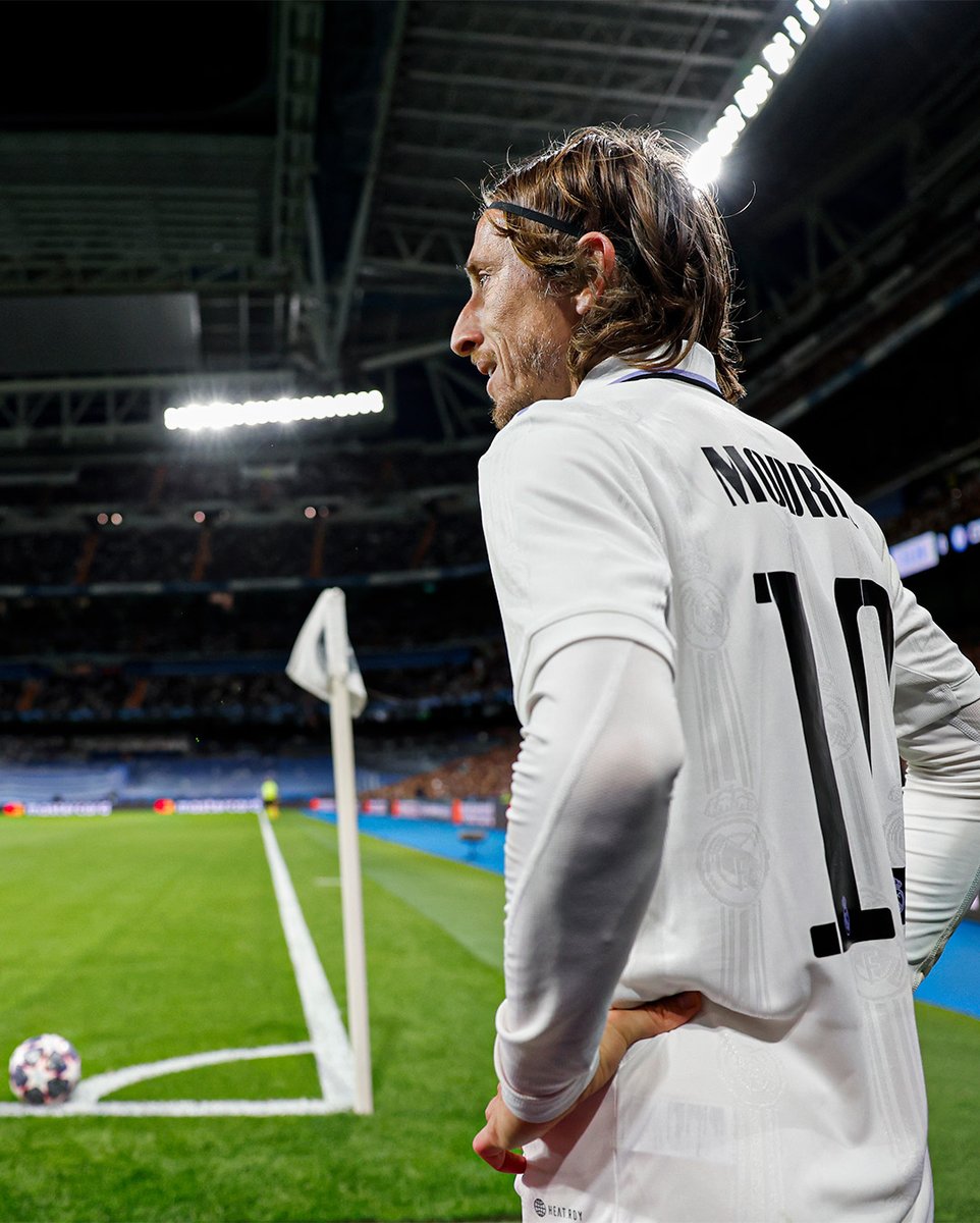 Quizá hubo mediocampistas con mejor prime, pero no existe un medio que haya sido capaz de brillar en la élite absoluta del fútbol mundial por tanto tiempo y a la edad de Modric. Hoy, con casi 38 años, sigue en la cima. Calidad, clase y consistencia. POR SIEMPRE EN LA HISTORIA.