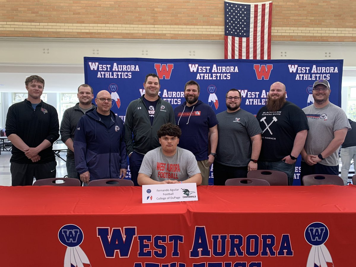 Fernando2_90's tweet photo. time to work!! @coacheimer @WABlackhawkFB @CoachTCip @Dupage_Football https://t.co/E3VZzKkYlP