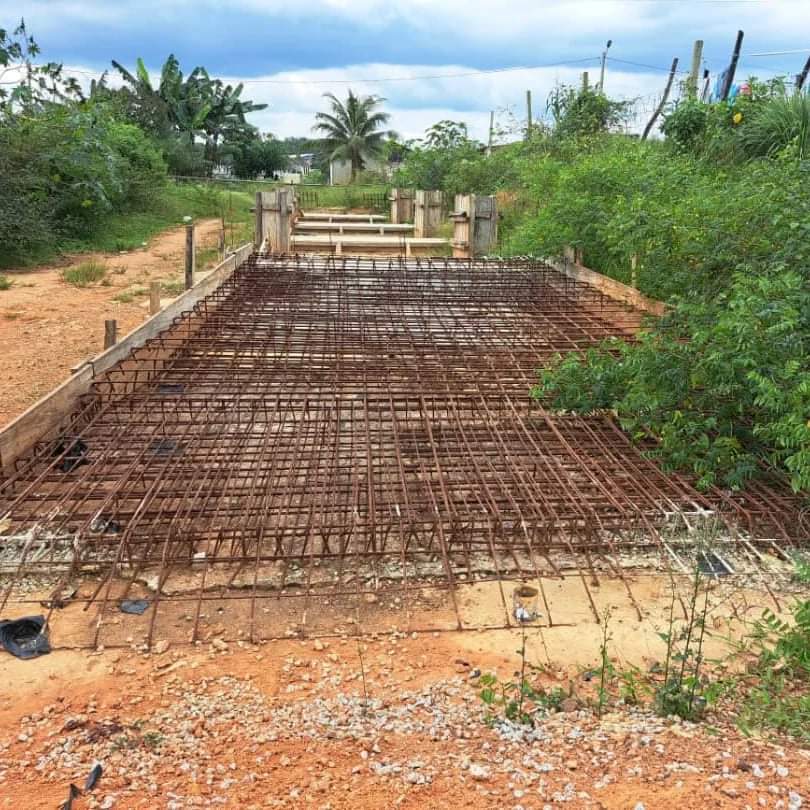 VENTE D'UNE USINE D'HUILE  de graines de palme SUR L'AUTOROUTE DU NORD A 50 KLM D'ABIDJAN LA PRODUCTION EST DE 7 TONNES D'HUILE PAR HEURE* *superficie : 3 HECTARES* *PRIX : 2 MILLIARDS Fcfa *DOSSIER TRES BIEN MAITRISE *il y a le pont bascule qui est en construction
+2250777091597