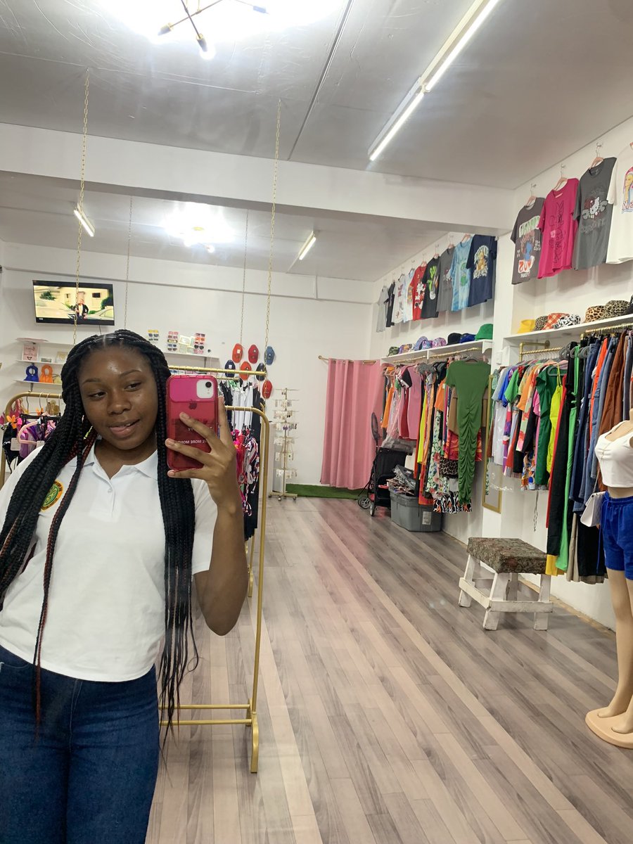 withdhagapp's tweet photo. Love me some me😍

Shop @pri.ncesscloset https://t.co/p58GXavEbe