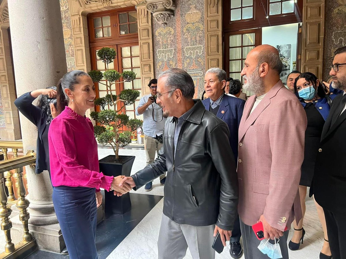 Telefonistas's tweet photo. Nuestro Co. Francisco Hernández Juárez asistió a la convocatoria realizada por la Jefa de Gobierno, @Claudiashein , junto con los líderes de la Mesa de Diálogo Sindical, para la construcción de un diálogo entre el sindicalismo y el proyecto de la CDMX https://t.co/292311qEOV