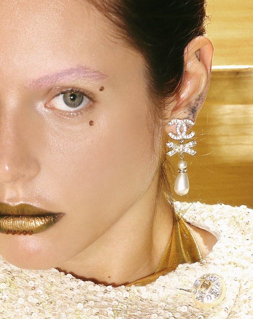 dna_magazine's tweet photo. .・゜✭ 𝒫𝓁𝑒𝒶𝓈𝓊𝓇𝑒𝓈 ✫・゜・
SPRING SUMMER 2023
DNA MAGAZINE #24

@AlizeeGamberini x Carlos Victimo #dnaloves https://t.co/tp8aZ8wgcT