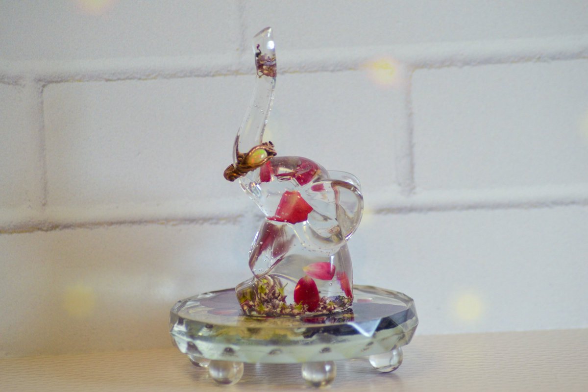 _TinyHippie_'s tweet photo. obsessed with this elephant ring holder 🐘

probably one of the cutest things I’ve ever made and I would love to find it a home ♡

get it here ⇘

https://t.co/h8yVSqDIdu https://t.co/eXBnRHJo5J
