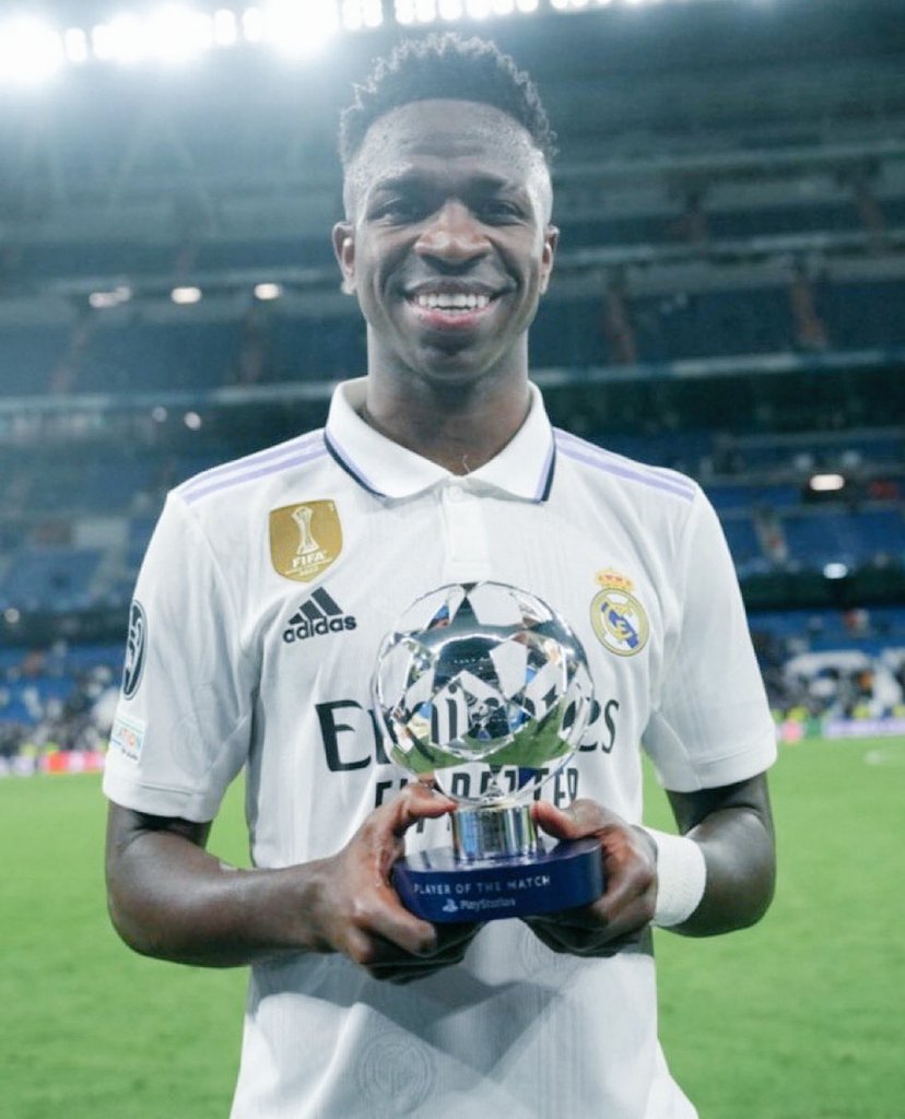 mariavsl5's tweet photo. #Vinicius  el mejor del partido⚽ me quitó el sombrero 🎩 Crack 🤍❤️🤍❤️ https://t.co/q6RjxZ67gp