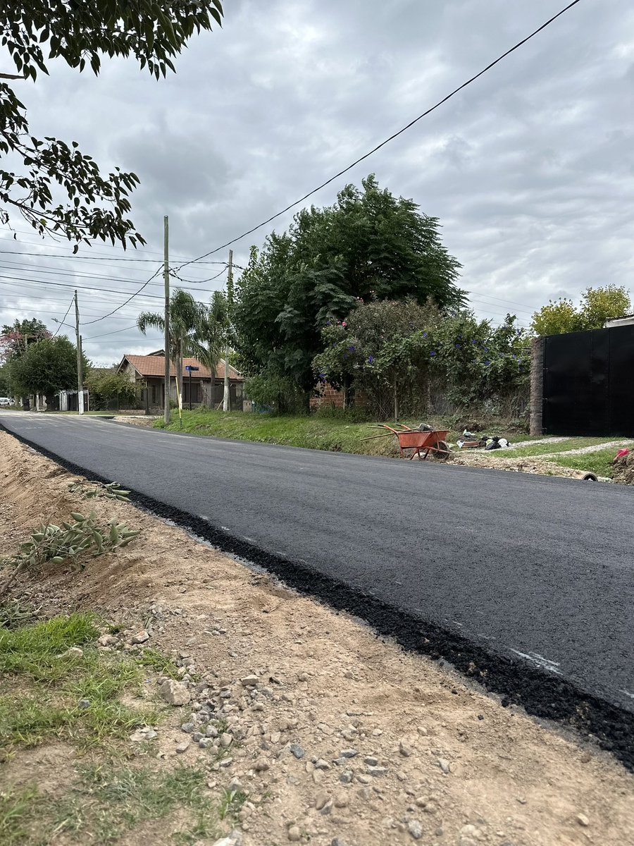 YomaGabriel's tweet photo. Mientras,q los de cambiemos reparten folletos y los dejan en la puerta de las casas.
Nosotros seguimos llevando obras a los Barrios.. q diferentes q somos 
No tienen vergüenza…. https://t.co/bnSgtpiQzP