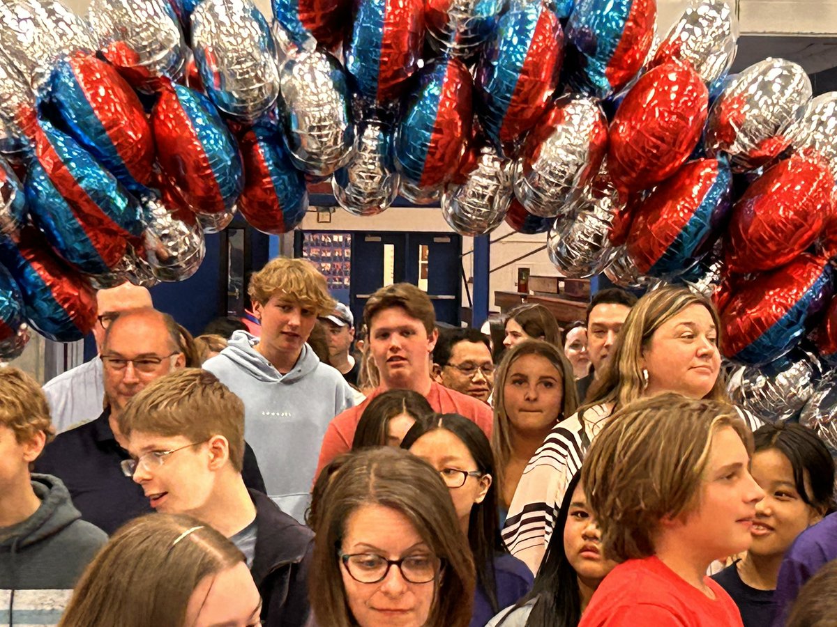 GBSraiders's tweet photo. Welcome to the Class of 2027 to Glenbard South for our Athletics and Activities Night! @gbsathletics https://t.co/MLcJnrANmq