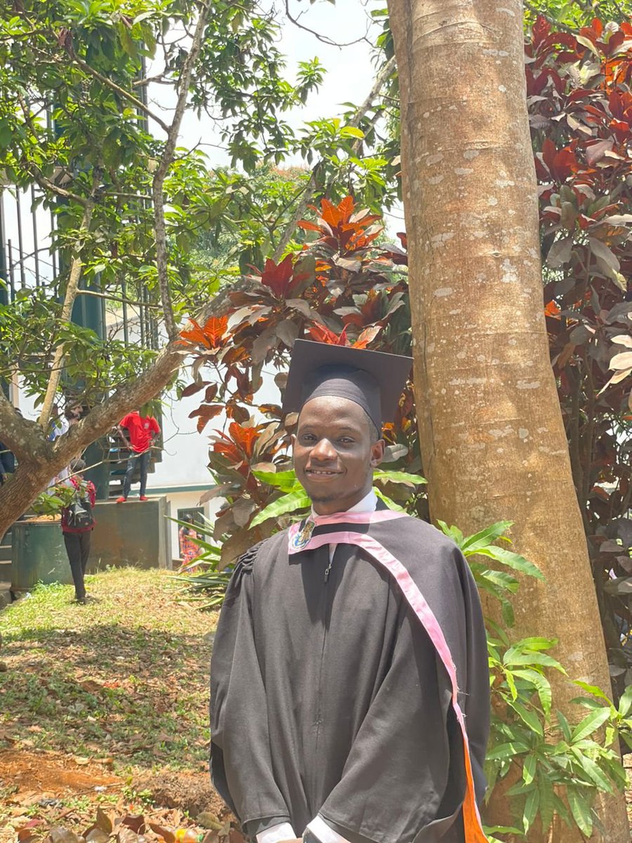 Kunbigger's tweet photo. Certified Economist😊

Alhamdulillah 😊🤲

#SaloneTwitter https://t.co/Rydie5309T
