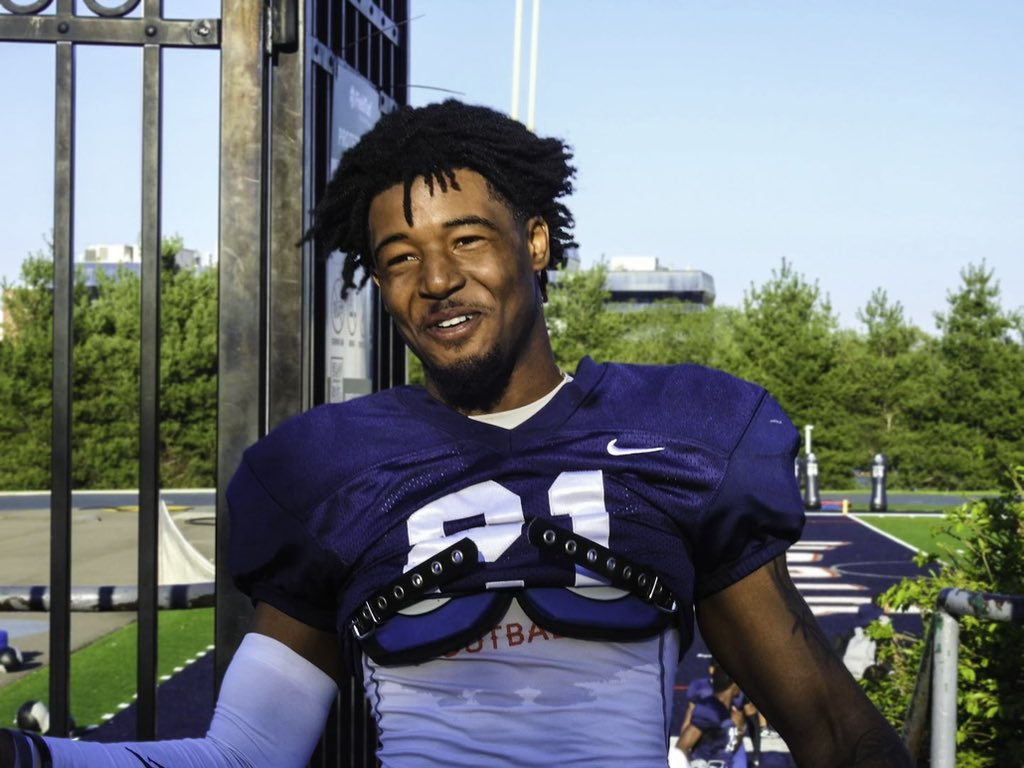 HUBISONFOOTBALL's tweet photo. Mood because there’s 4️⃣ days until the 💙Blue & White🤍 Game‼️
#HUBisonFootball #STMDT #SpringGame #BlueandWhiteGame #CompetitiveExcellence https://t.co/F5T2Uf6Cqw
