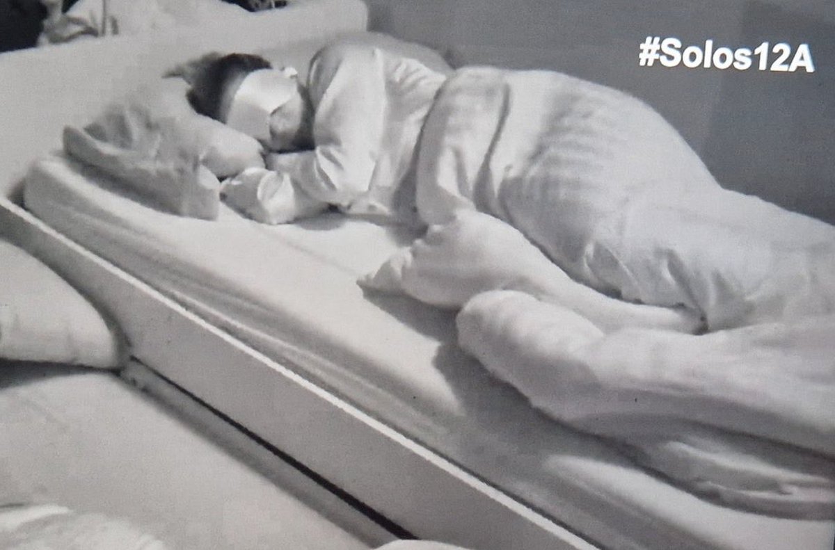 Rocio82064731's tweet photo. Buenas noches Preciosa Que descanses, mañana más 🤍

Te quiero 🤍 #2dia #Solos12A #CrisPorta12A @Cris_Porta https://t.co/kdmB3qyn8A