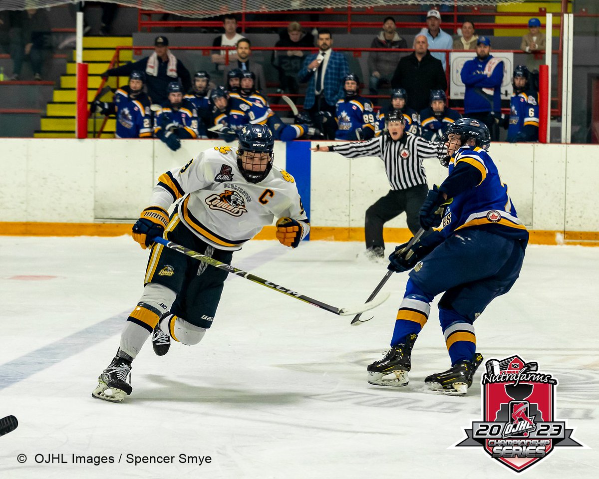 After the 1st period the @CwoodBluesJrA lead 1-0 after a fast paced period #ojhlimages #ojhl #followthephotogs