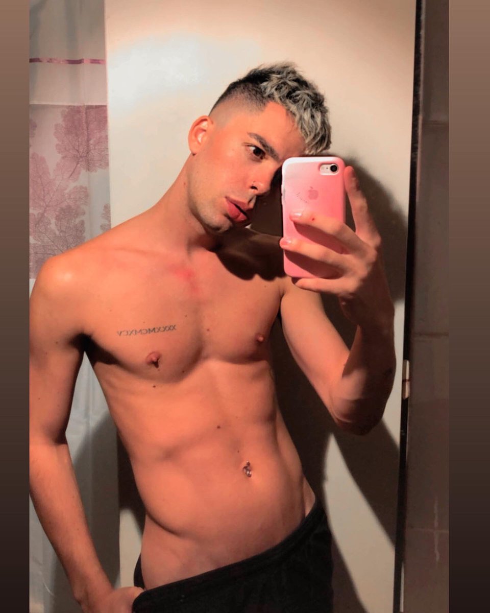 lautaro1995's tweet photo. En épocas de crisis uno podría empezar a pensar en hacerse un Only Fans para pagar las tarjetas no?😂😂 https://t.co/OJZPfcOQJt