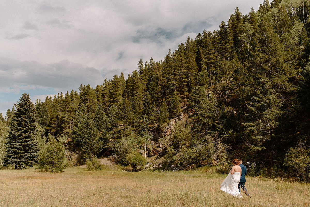 Sometimes wedding photos are as simple as a little walk in the mountains...

blackstoneriversranch.com
📸 Alyssa Carpenter Photography