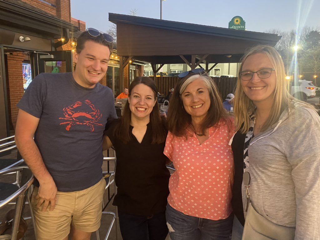 GinaL21's tweet photo. Gorgeous night with some of my favorite people! Just missing @momof2jjp. @runningonMTT https://t.co/5eaXSJSbub
