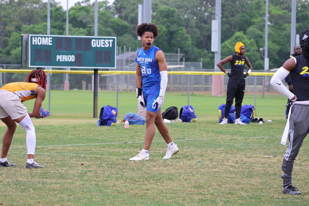 Antron_12's tweet photo. Just a few clips from this past weekend playing 7on7 in Tallahassee Florida⌛️💪🏽 @CoachBrown_41 @JJernigan12 @EufaulaFootball @dRivers33 @coachkornegay @loweryNoah13 @SouthBamaUnited https://t.co/IwGfEBAi7k