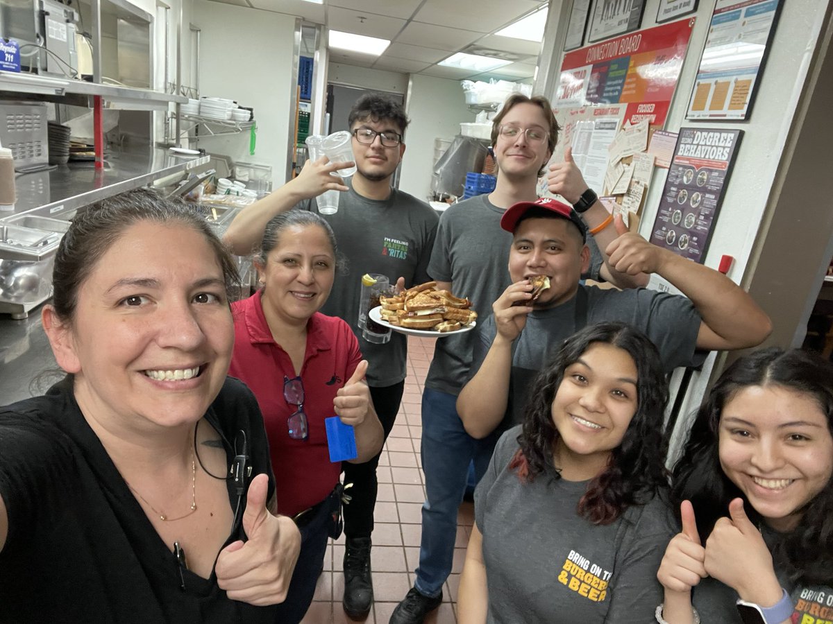 shelliwolf's tweet photo. Culture at #teamstreamwood everyday! Doing a shift at my old restaurant brings back so many great memories. The grilled cheese helps ๐. Feels great to be back! @GumpMike @NicholasBPaxton @LukeFBrockman @Chilis #chilislove https://t.co/yL6A4GQ6W8