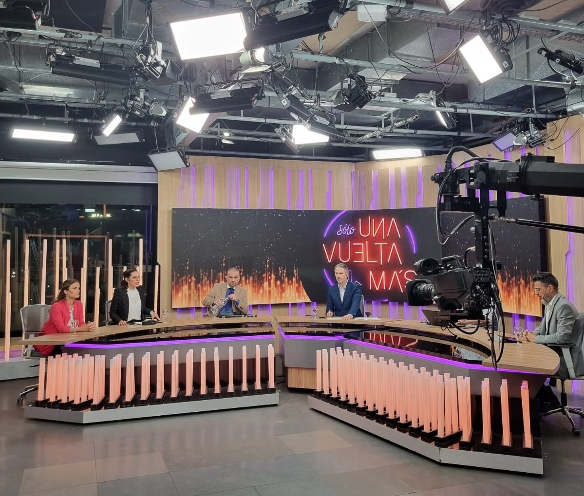 Ahora con <a href="/diegosehinkman/">Diego Sehinkman</a> en "Sólo una vuelta más" por <a href="/todonoticias/">TN - Todo Noticias</a> #CataenTN
<a href="/ConVocacionSI/">ConVocación</a>