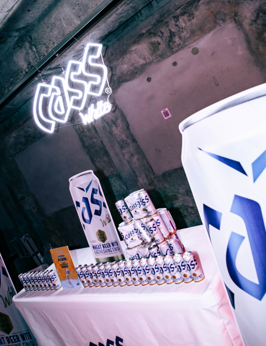 BADS_CLUB's tweet photo. Thank you Cass Korea @CASS_digital for sponsoring Running Out of Love (Feat. AleXa) Release Party 🍻

#BADS #BoredApeDonutShop #CASS #카스 #카스화이트 https://t.co/PnIAlk4DiX