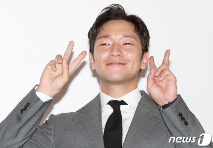 hibbbog's tweet photo. 미쳤나봐..........

 [단독] 손석구, 본격 로맨스 도전…홍자매 '이 사랑 통역 되나요?' 주연
🔗 https://t.co/hvyRrDM2GI https://t.co/wNDDwASNmi