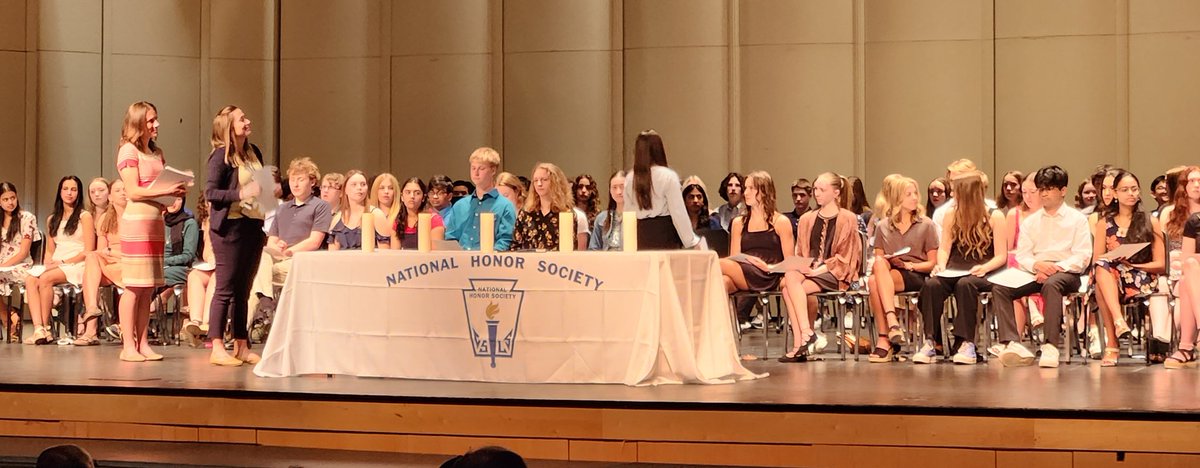 DearmanSupt's tweet photo. DHS NHS induction ceremony https://t.co/RKEKzw3Urg