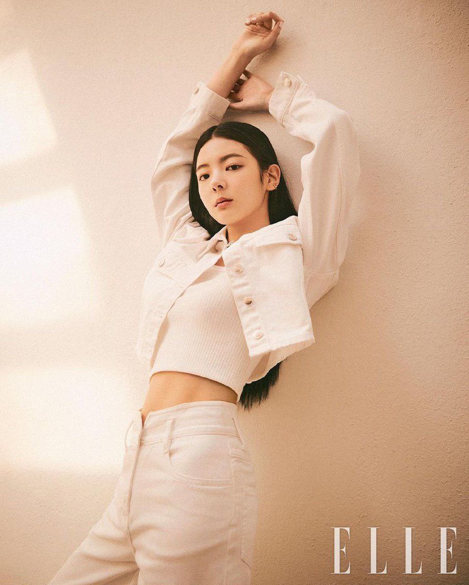 ✎

𝒩𝒶𝓂𝑒: 𝐿𝒾𝒶 (리아)
𝐵𝒾𝓇𝓉𝒽 𝒩𝒶𝓂𝑒: 𝒞𝒽𝑜𝒾 𝒥𝒾𝓈𝓊 (최지수)
𝒫𝑜𝓈𝒾𝓉𝒾𝑜𝓃: 𝒱𝑜𝒸𝒶𝓁 𝓁𝒾𝓃𝑒
𝒷𝒾𝓇𝓉𝒽: 𝒥𝓊𝓁𝓎 𝟤𝟣, 𝟤𝟢𝟢𝟢
𝒮𝒾𝑔𝓃𝓈: 𝒞𝒶̂𝓃𝒸𝑒𝓇
𝒞𝒽𝒾𝓃𝑒̂ 𝒮𝒾𝑔𝓃𝓈: 𝒟𝓇𝒶𝑔𝑜𝓃
𝐻𝑒𝒾𝑔𝒽𝓉: 𝟣𝟨𝟥cm
𝒩𝒶𝓉𝒾𝑜𝓃𝒶𝓁𝒾𝓉𝓎: 𝒦𝑜𝓇𝑒𝒶𝓃

♡