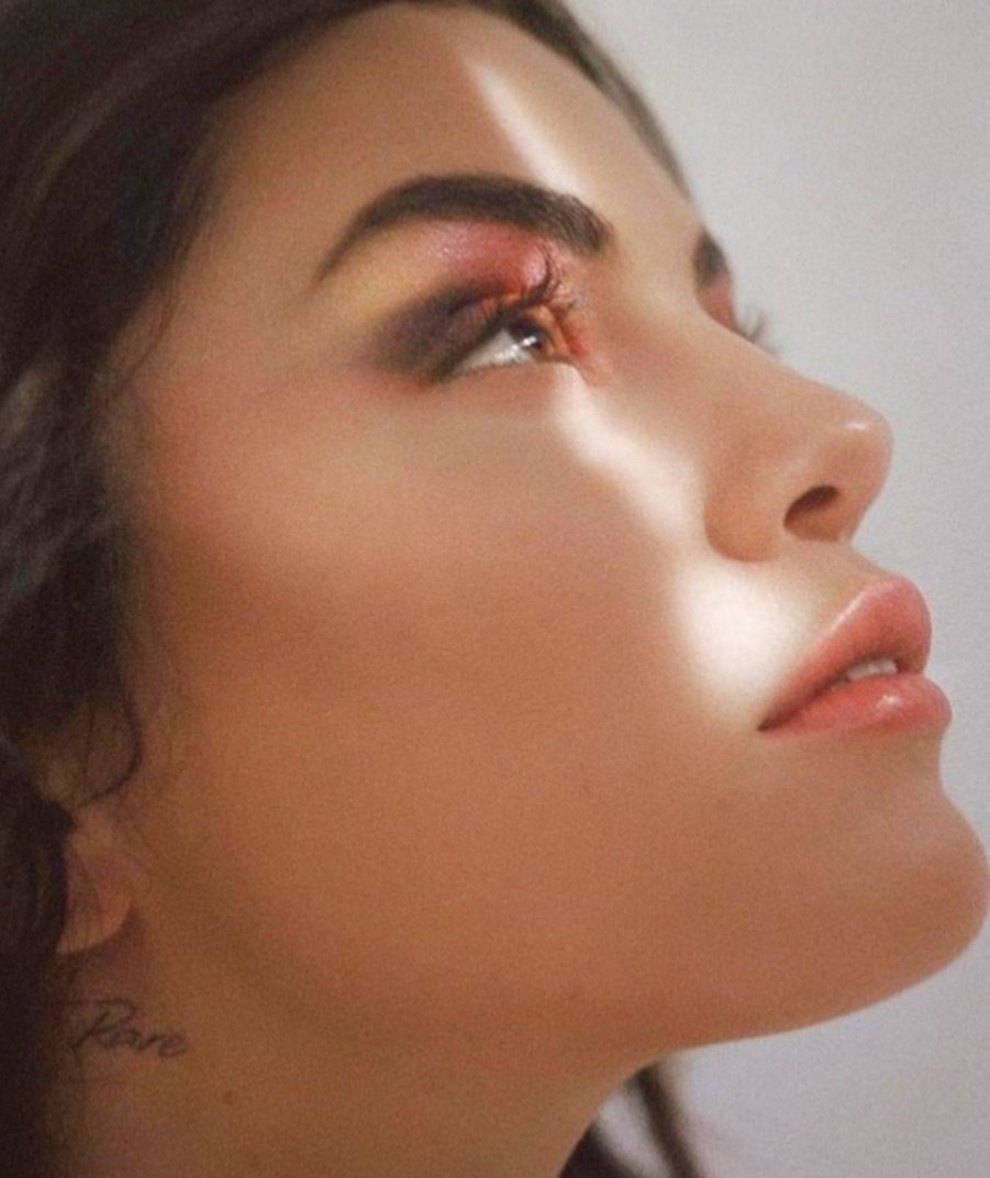 fetishxsel's tweet photo. Selena Gomez is so angelic https://t.co/O1ZK64aCLl