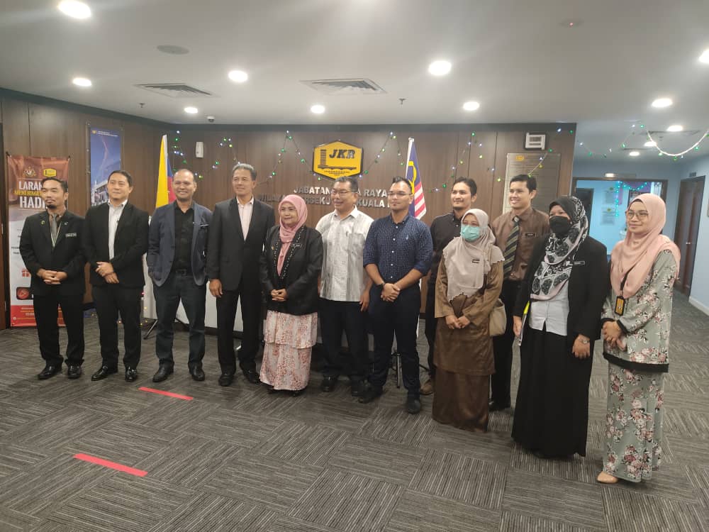 Mekanikalwpkl's tweet photo. Majlis Penyerahan Surat Setuju Terima (SST) &amp;  Sesi Menandatangani Dokumen Kontrak Projek Projek Penggantian Dua (2) Buah Lif Penumpang Di Pejabat Jabatan Kesihatan Wilayah Persekutuan Kuala Lumpur Dan Putrajaya, Jalan Cenderasari, Kuala Lumpur. 11 April 2023 (Selasa). #jkrckm https://t.co/vzJDG6O64k