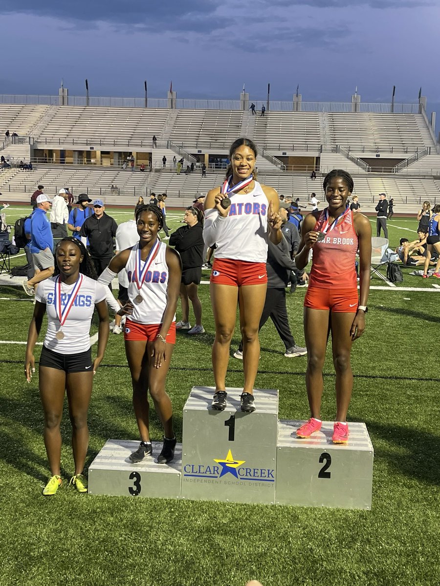DHS_TrackField's tweet photo. Congratulations Kayden Henry &amp; Jalyn Green 1st &amp; 3rd in the 200m https://t.co/X8LDts2Dt6