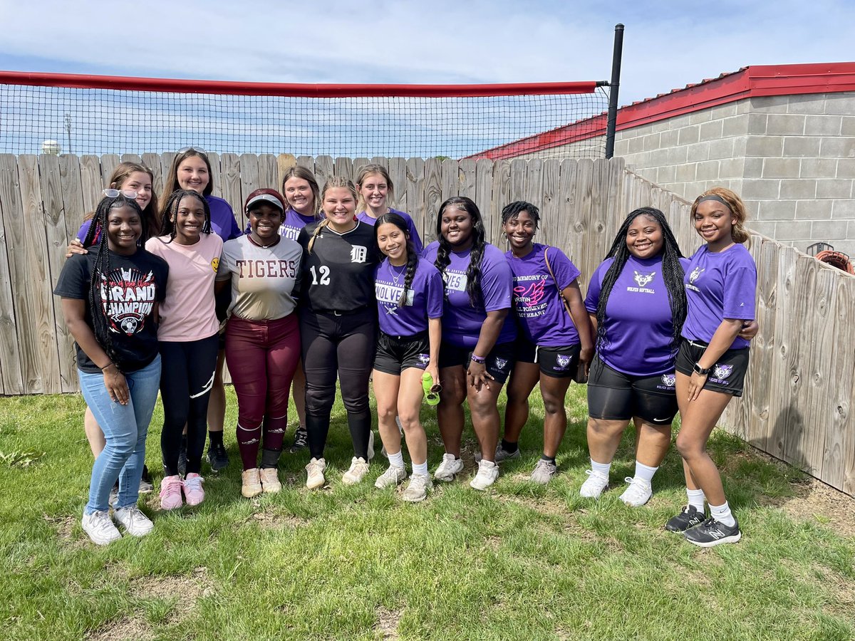 CCHSWolvesSB's tweet photo. 💜🥎SOFTBALL FIELD TRIP!🥎💜
We had such a fun afternoon getting to see some old Lady Wolves on the @MDCCSB softball game vs. @WeAreCoahoma_SB Ashanti Stephens (2022) and Sara Bess Morgan (2023) - So proud of you, and we loved getting to see you play today! #DoItFor9 #WolvesWin https://t.co/NopRS67ZMu