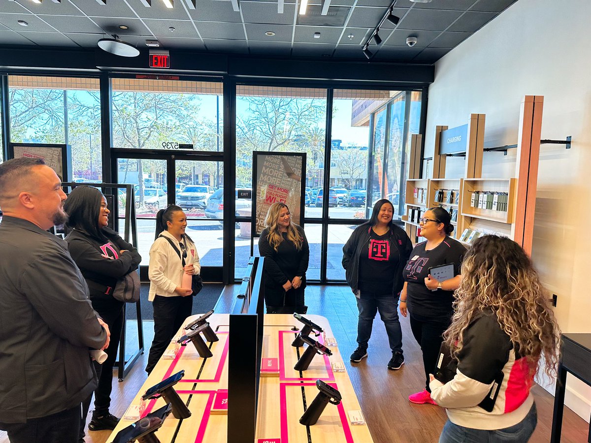 WillOrtiz85's tweet photo. Thank you @ISLila and the #Opsessed team for paying #BayAreaCentral a visit! #Ops is foundational to our business and execution! #Reunited🎵 https://t.co/5BxpmcqtPB