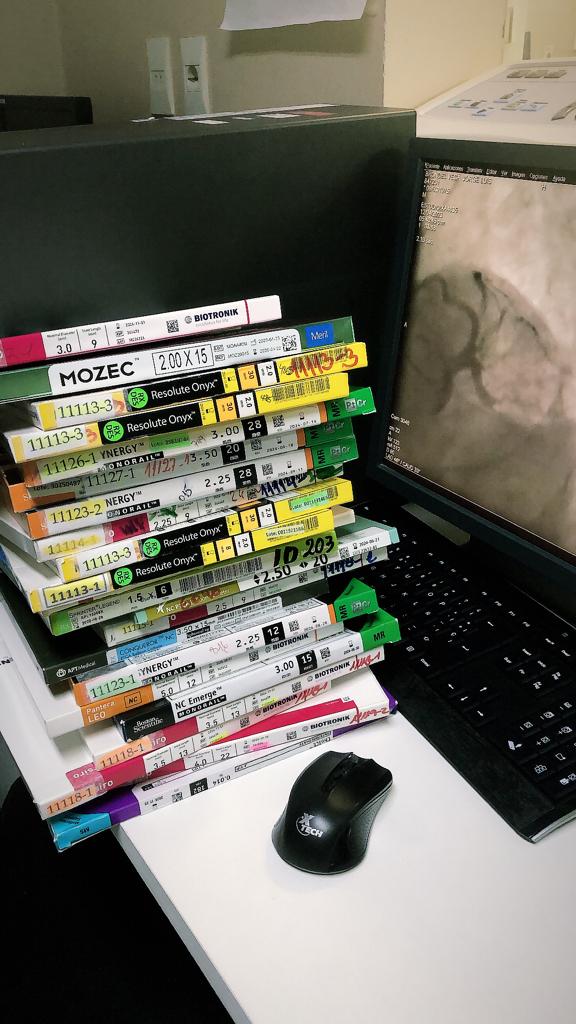 Soltando globitos🎈💉 como todos los días, haciendo lo mejor que se pueda♥️💫