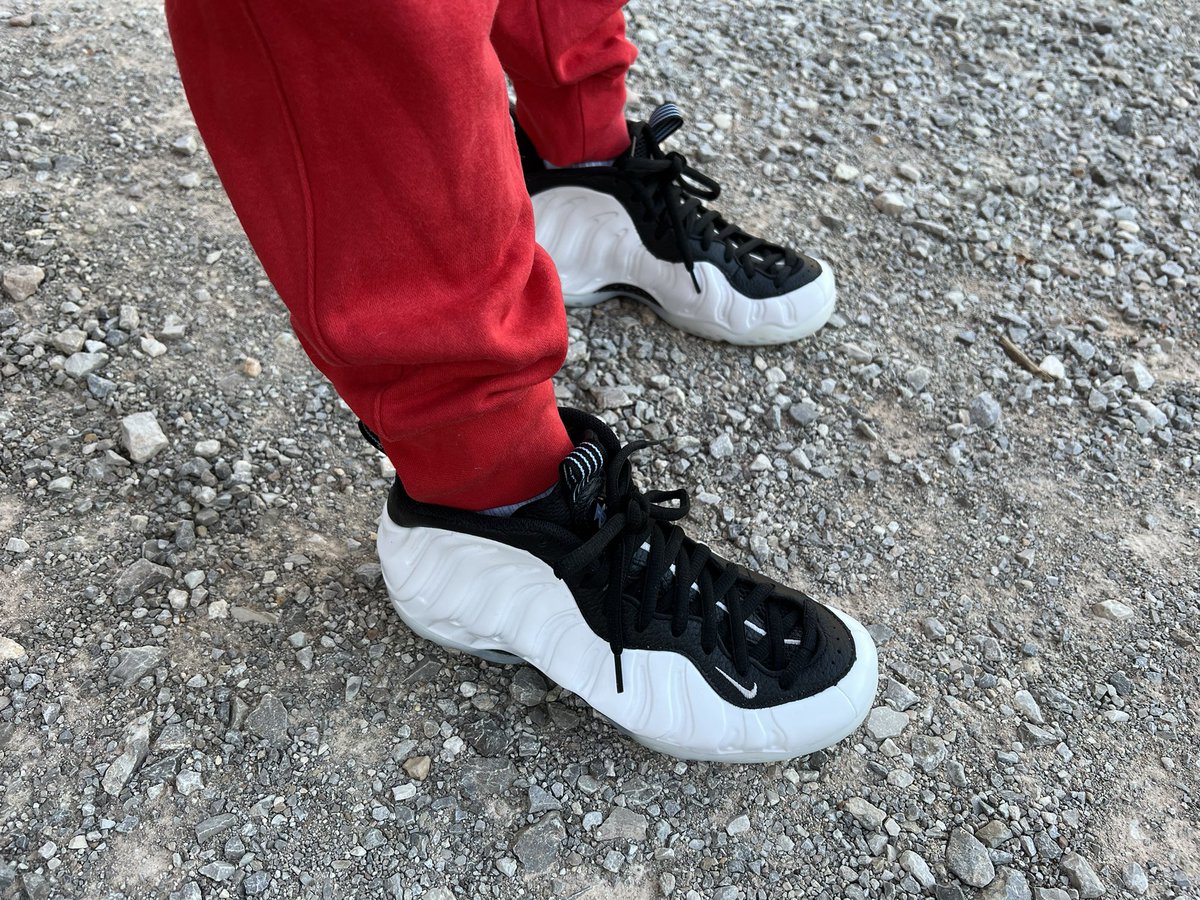 TRiLL22DiLL's tweet photo. #TMC 🏁 WassUP sneaker fam! 🤟🏼⛅️ https://t.co/cobPHp52EH