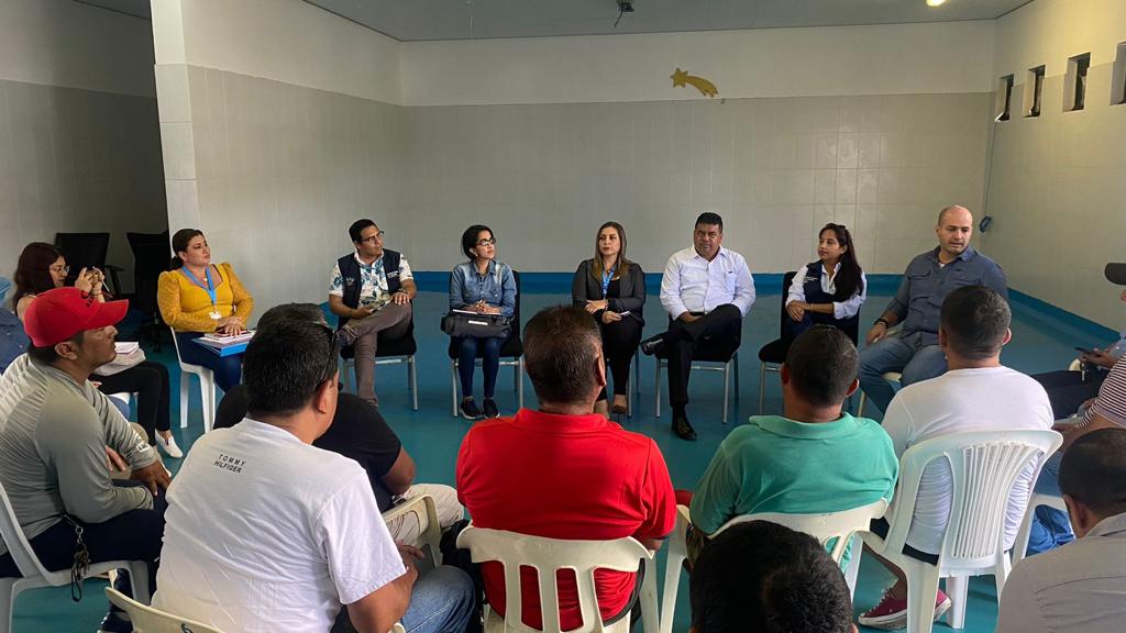 inmobiliarec's tweet photo. La directora #Zonal4 de #Inmobiliar, Karla Delgado, junto con delegados de Secretaria de Acuacultura y Pesca, @Ambiente_Ec, el alcalde de #Manta Agustín Intriago y el gobernador de #Manabí Hernán Barreiro; coordinaron acciones en beneficio de la ciudadanía del Puerto #SanMateo.🛥️ https://t.co/geAb2TbnHz