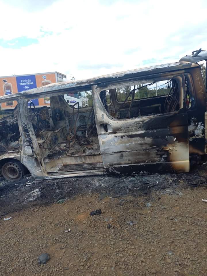 robertmoses01's tweet photo. Burst into flames,#Ntulele #Narok. No casualties.🙏
#narokcountyrising #transline #kisii #Kenya #classic https://t.co/7EJzxq3Bgc