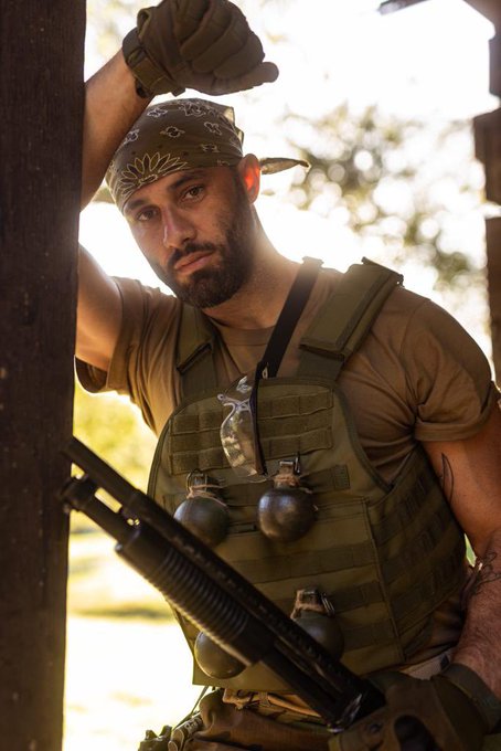 I&rsquo;m a lover, not a fighter 💙 but retweet if you&rsquo;d love to fuck soldier Dice 😈 @DPxxx @inamorata_photo