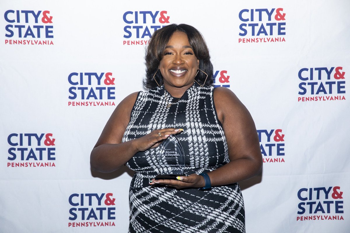 It’s still #WCW? Bayyyyby everything was doing what it was supposed to do. 

Beat: 💄💋 <a href="/IraAnthonyMUA/">Ira Anthony</a> 
Hair: 💇🏾‍♀️ @tritherapysalon
Melanin Magic: 💁🏾‍♀️❤️

#AboveandBeyond #Service #BlackGirlMagic #CityandStatePA