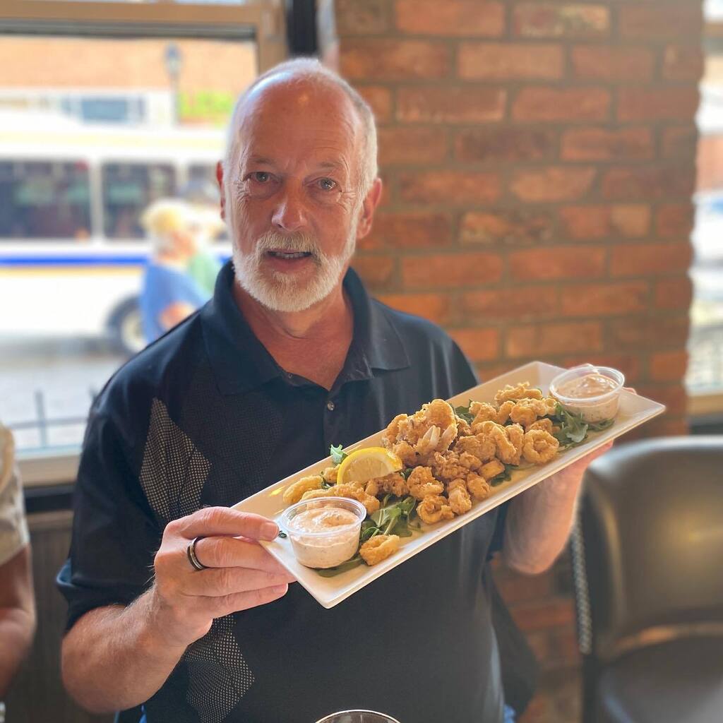 Ontario TMACer and current Vice President, Paul Knowles convinced Jerry to order calamari.

#TMAContario #TMACtravel instagr.am/p/Cq9PA8_Lp6_/