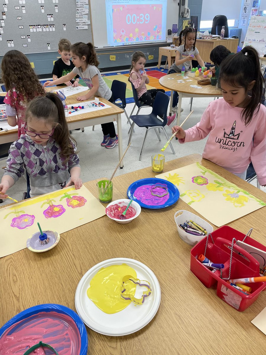 Mrs. M and Mrs. Hooper's Class tweet media