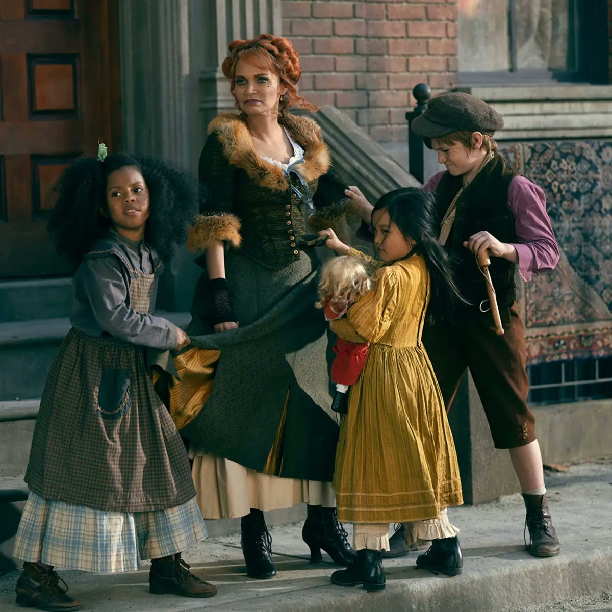 Natalie Moon Coaching (@_studiomoon_) on Twitter photo What an absolute pleasure helping the incredible #kristenchenoweth & 3 very talented young actors with their cockney accents on <a href="/SchmigadoonTV/">Schmigadoon</a> 
#accentcoach #accentcoaching #setstills #kristenchenoweth #actors #acting #tvseries #yvrshoots #bts @appletv #cockneyaccent What an absolute pleasure helping the incredible #kristenchenoweth & 3 very talented young actors with their cockney accents on <a href="/SchmigadoonTV/">Schmigadoon</a> 
#accentcoach #accentcoaching #setstills #kristenchenoweth #actors #acting #tvseries #yvrshoots #bts @appletv #cockneyaccent
