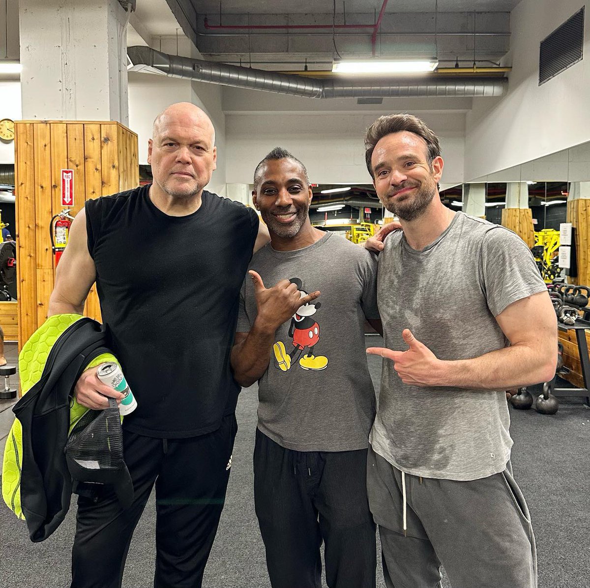 ddcastarchive's tweet photo. New photo of Vincent D'onofrio and Charlie Cox with trainer Naqam Washington
via Naqamwashington on ig https://t.co/pQDyp1F9Dy