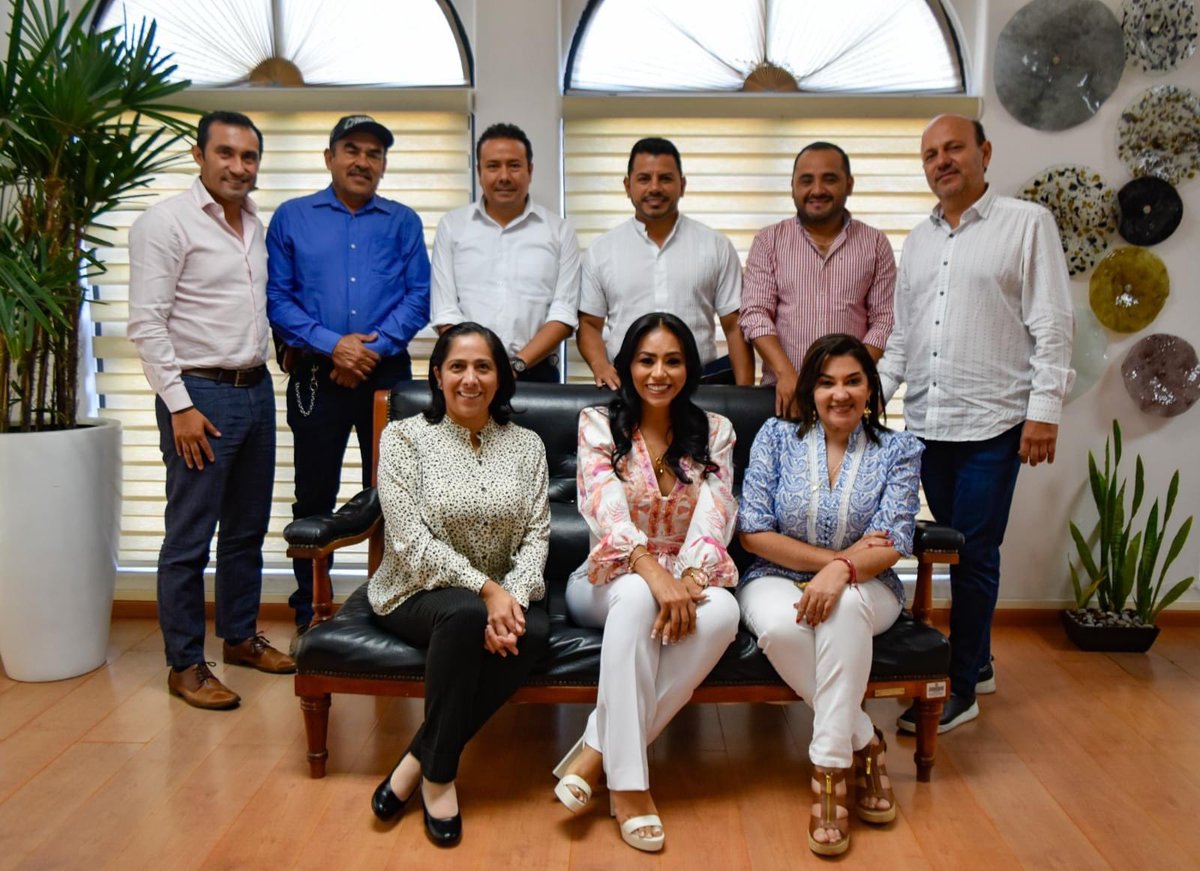 echalemex's tweet photo. En el mes de marzo nuestro Director de Operaciones @ivanramirezf en conjunto con @SandraAnayaVil1 titular de la Secretaría de Administración de @SG_Morelos y el Embajador Extraordinario de México ante los Estados Unidos @emoctezumab tocaron temas de apoyo a migrantes en #morelos. https://t.co/Dw0j3Vg4ci