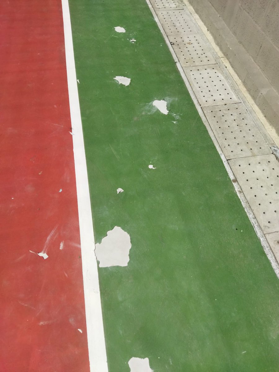 PEDROGUZMANO's tweet photo. HABRA CORRUPCCIÓN O NO
En menos de una semana de inaugurada una cancha por valor de 1.224 millones de pesos cifra exorbitante presenta el deterioro que se ve en las fotos alcalde de SOACHA y su nefasto dizque cambio cuando lo que hace es arrazar https://t.co/VVmiTPSeaH