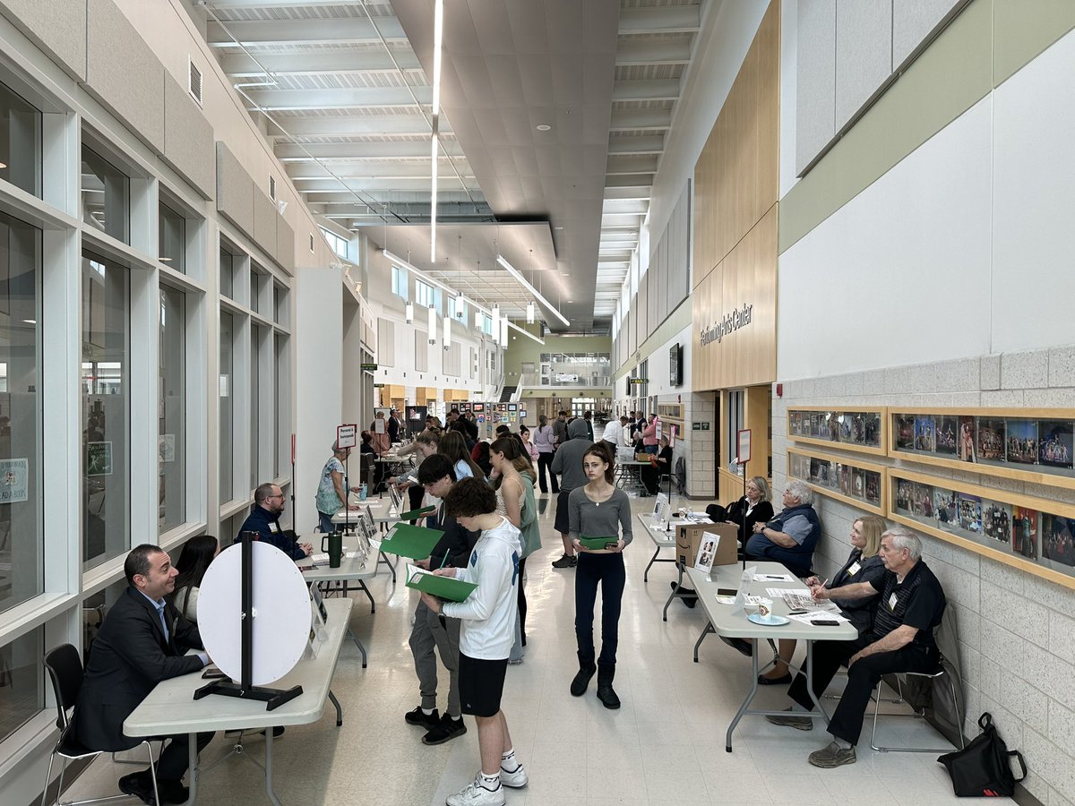 nrschools's tweet photo. Thank you to all the town and community leaders who participated in today’s #RealityFair @northreadinghs  What a great real world learning opportunity for our students! https://t.co/KfTXRPPfpb
