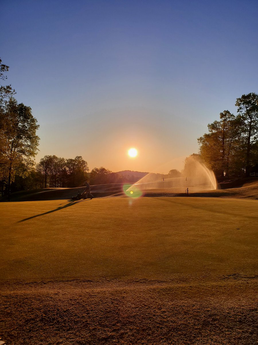 pattyice67's tweet image. Today was great but very long day. First thing shout out to the team for killin it today. But on a #turfnerd note i went out with another PGR and follair app @HarrellsLLC this morning and #Stripeshow fairways this afteroon. #hardworkpaysoff